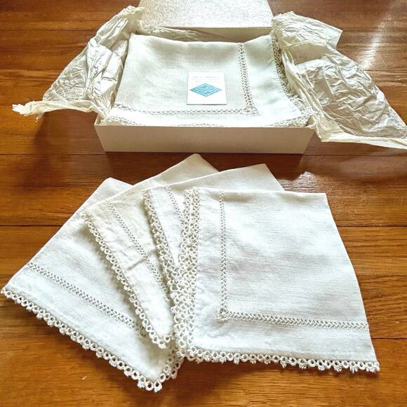 Vintage Irish Linen Tablecloth & Napkins with Crochet Lace Border - Picture 11 of 16